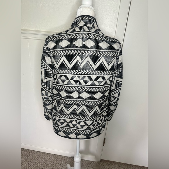Zara Black and White Geometric Cape size XS - Picture 4 of 11